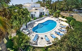 Villa Cabrita, Superb Location, Large Villa, Walk To Restaurants, Supermarkets Beach
