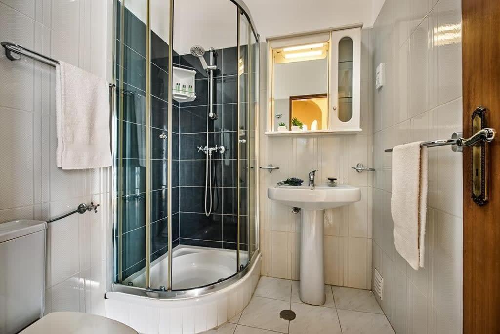 Villa Cabrita, Superb Location, Large Villa, Walk To Restaurants, Supermarkets Beach جويا المظهر الخارجي الصورة